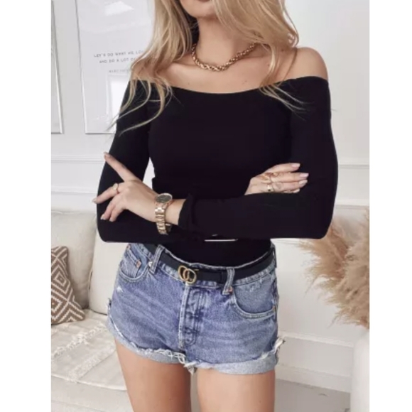 ♥️New boutique slim fit off shoulder top - Picture 4 of 5